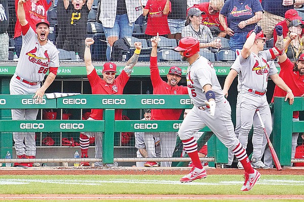 Pujols' 697th HR, moves into 4th, rallies Cards over Pirates