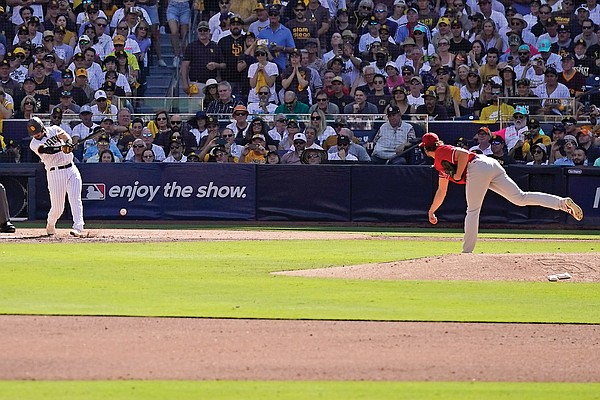 Brotherly love? Not so much between Nolas during NLCS