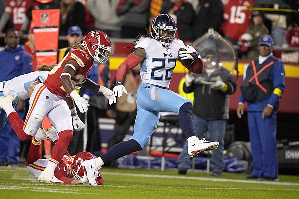 Henry runs for 219 yards, 2 TDs as Titans down Texans