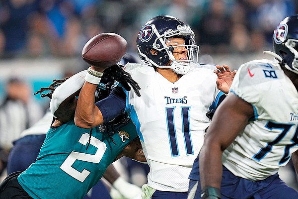 Titans try to clinch AFC South against streaking Dolphins