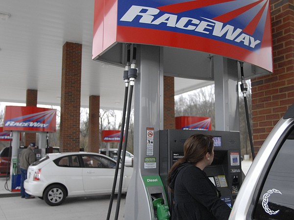Chattanooga gas prices rise nearly 7 cents a gallon in the past week and other business news - Vimarsana News