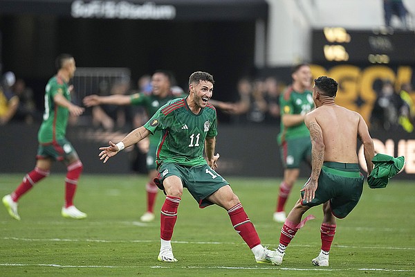 Mexico beats Panama 10 in CONCACAF Gold Cup final Mexico beats Panama 10 in CONCACAF Gold Cup final