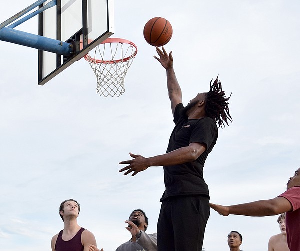 PHOTO Hoops at Wallace Texarkana Gazette