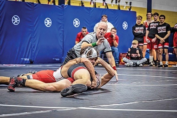 Jefferson City wrestling wins two of three matchups at Missouri Duals - Vimarsana News