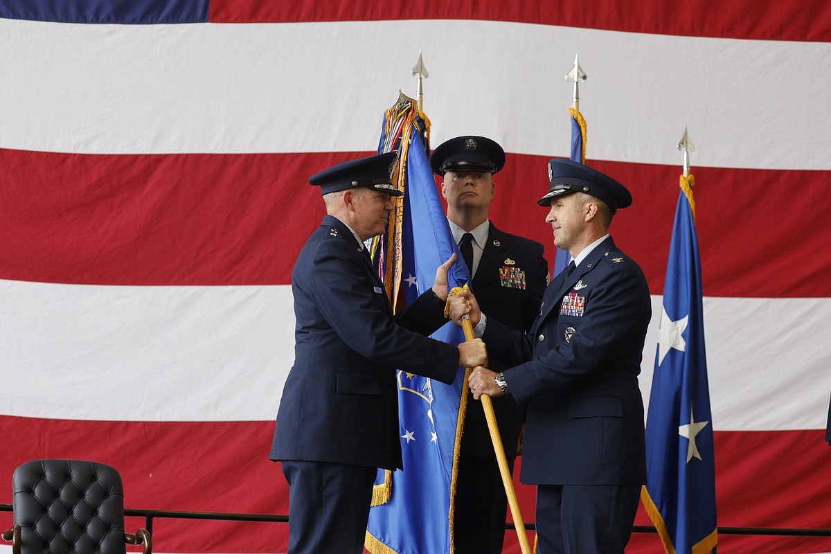Col. Bret Echard takes command of 19th Airlift Wing at Little Rock Air ...