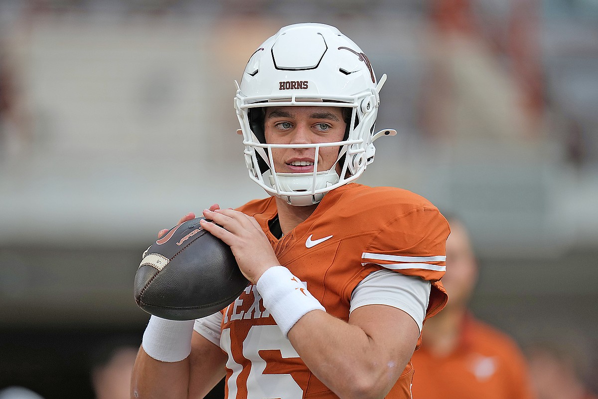 Manning, former Georgia recruit, leads Texas against Bulldogs in SEC showdown