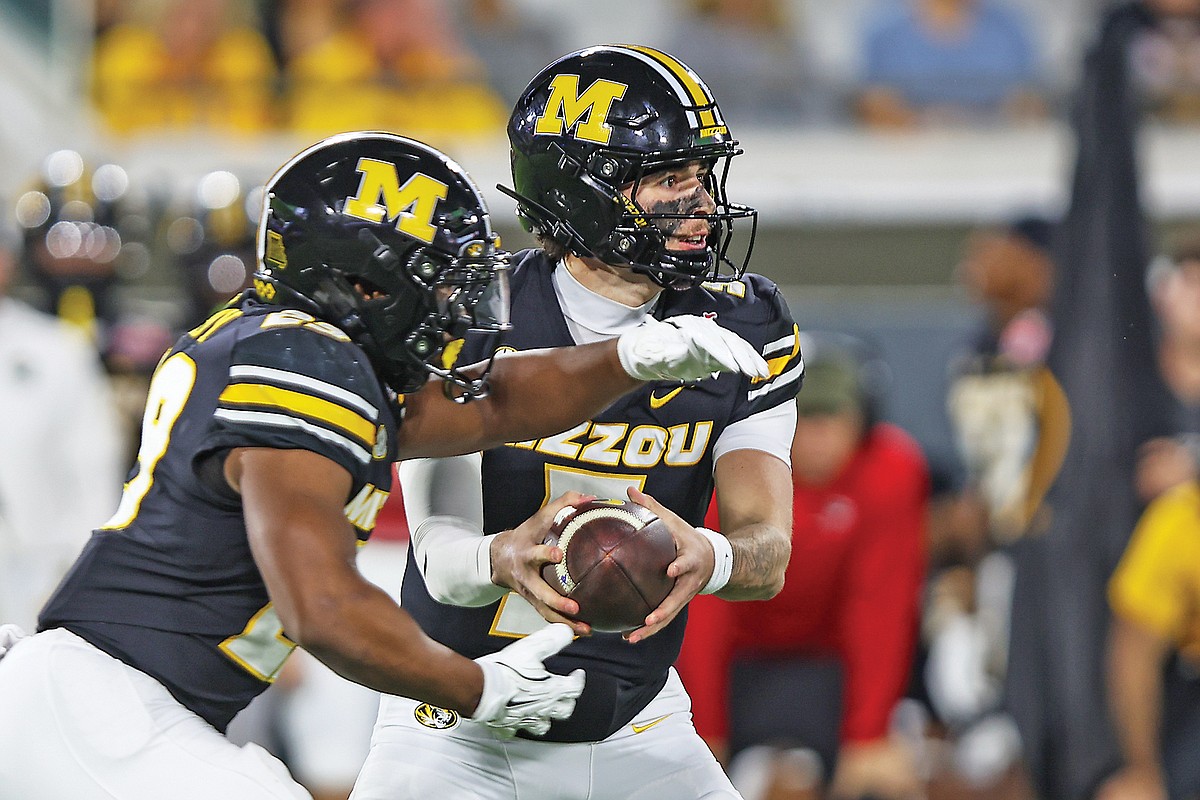 Virginia notches first 11-win season, beats Missouri 13-7 in Gator Bowl