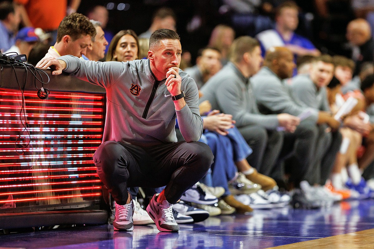 Auburn coach Steven Pearl gets signature win at Florida