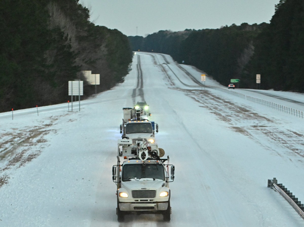 UPDATE: Crews continue to clear roadways as Arkansans start their work ...