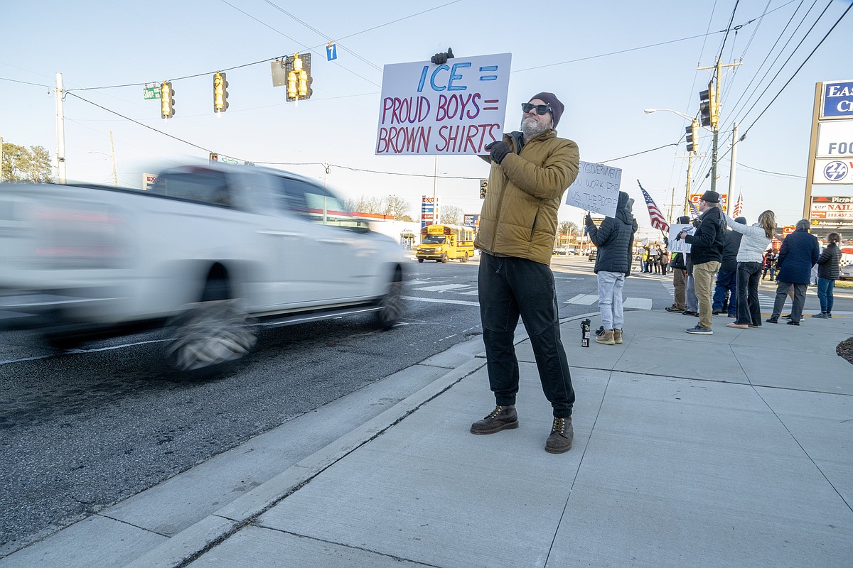 Video: Nearly 300 people across Chattanooga protest ICE | Chattanooga ...