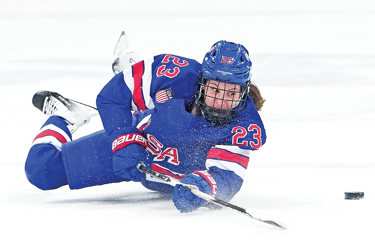 Schofield scores twice, U.S. women’s hockey routs Italy 6-0 in quarterfinals