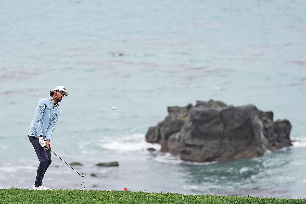 Bhatia’s big birdie runs helps him beat wind, lead at Pebble Beach