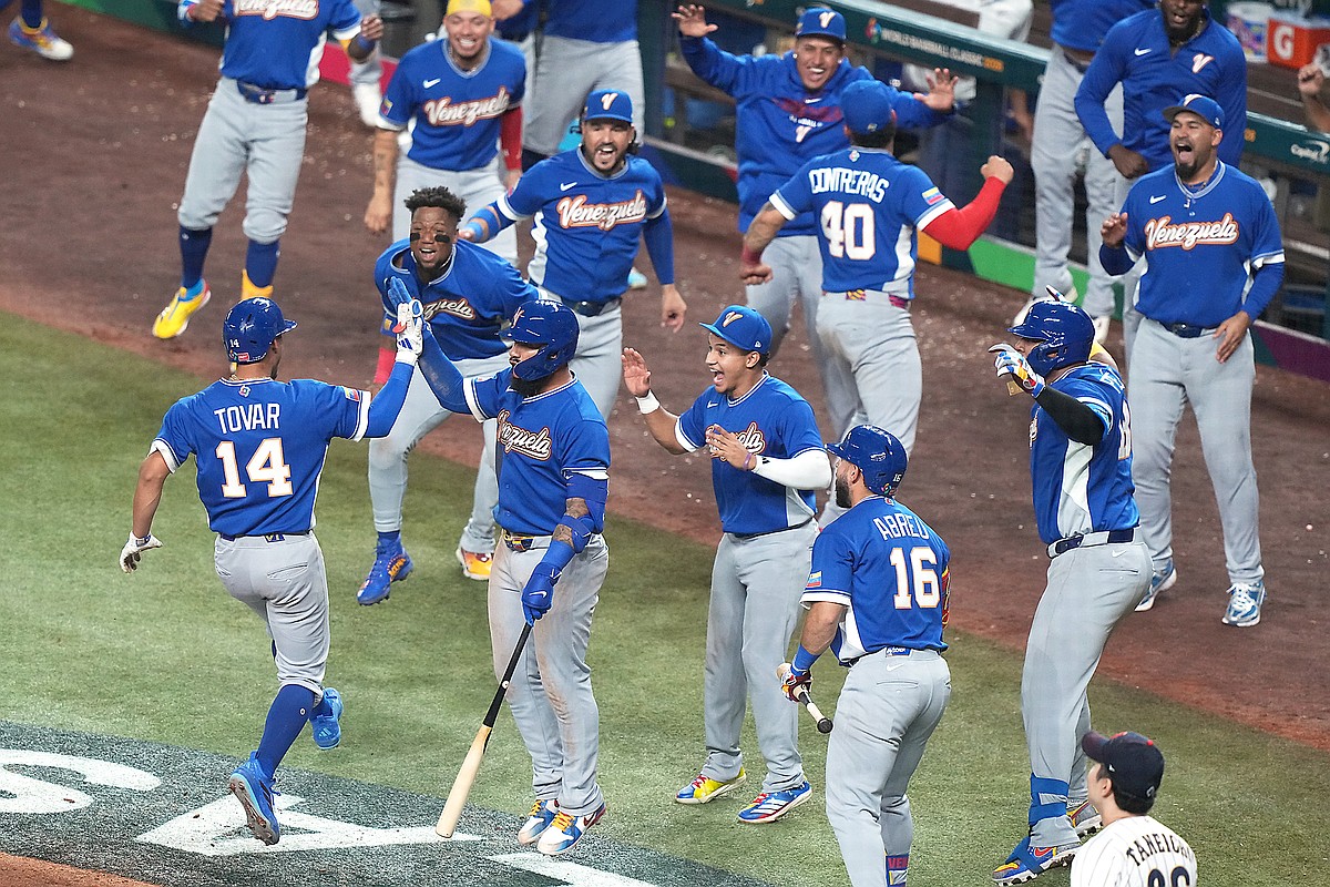 Venezuela rallies to beat Ohtani, defending champ Japan 8-5