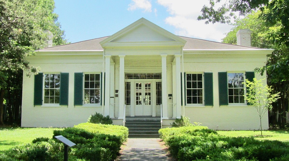 ARKANSAS SIGHTSEEING: Built in 1842, Curran Hall welcomes visitors to Little Rock with its antebellum charm