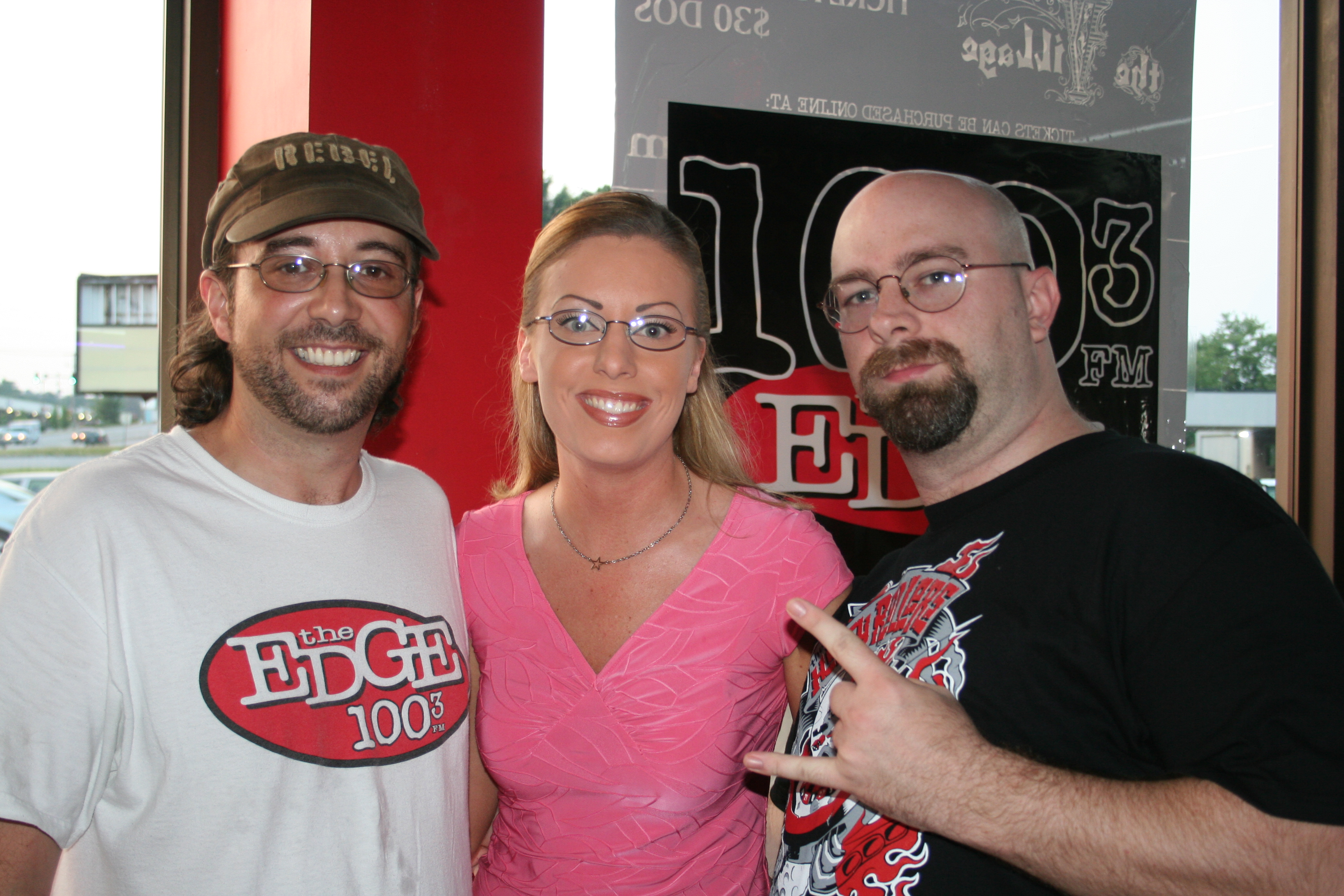 Kelly Griffin (of Wishtribe) chats with Jennifer Burnett and Chris Wilks.