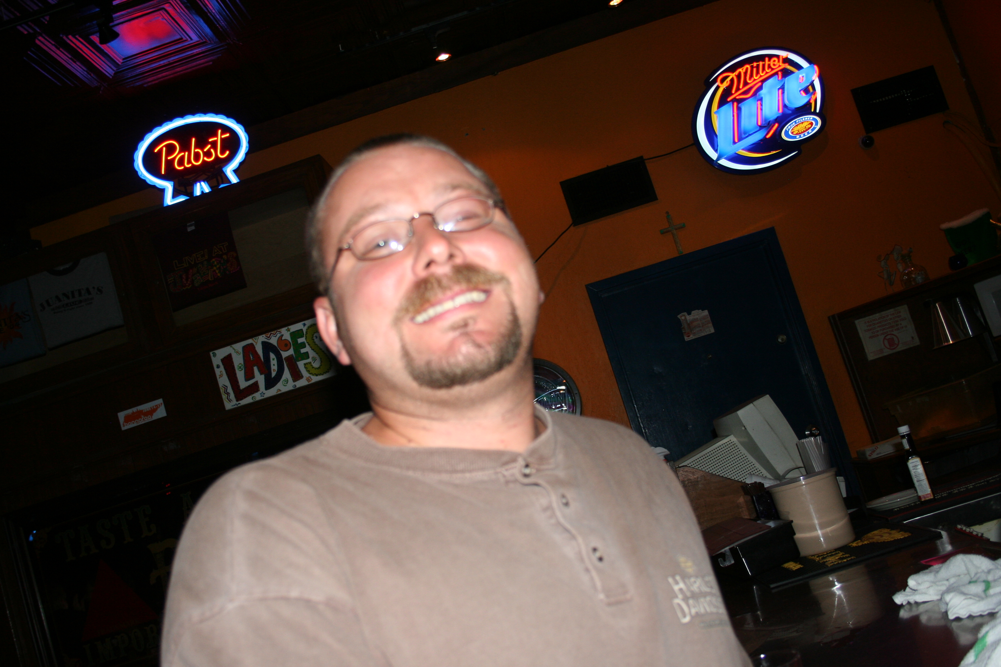 Chris Warnsing orders a drink and gives a smile in return!