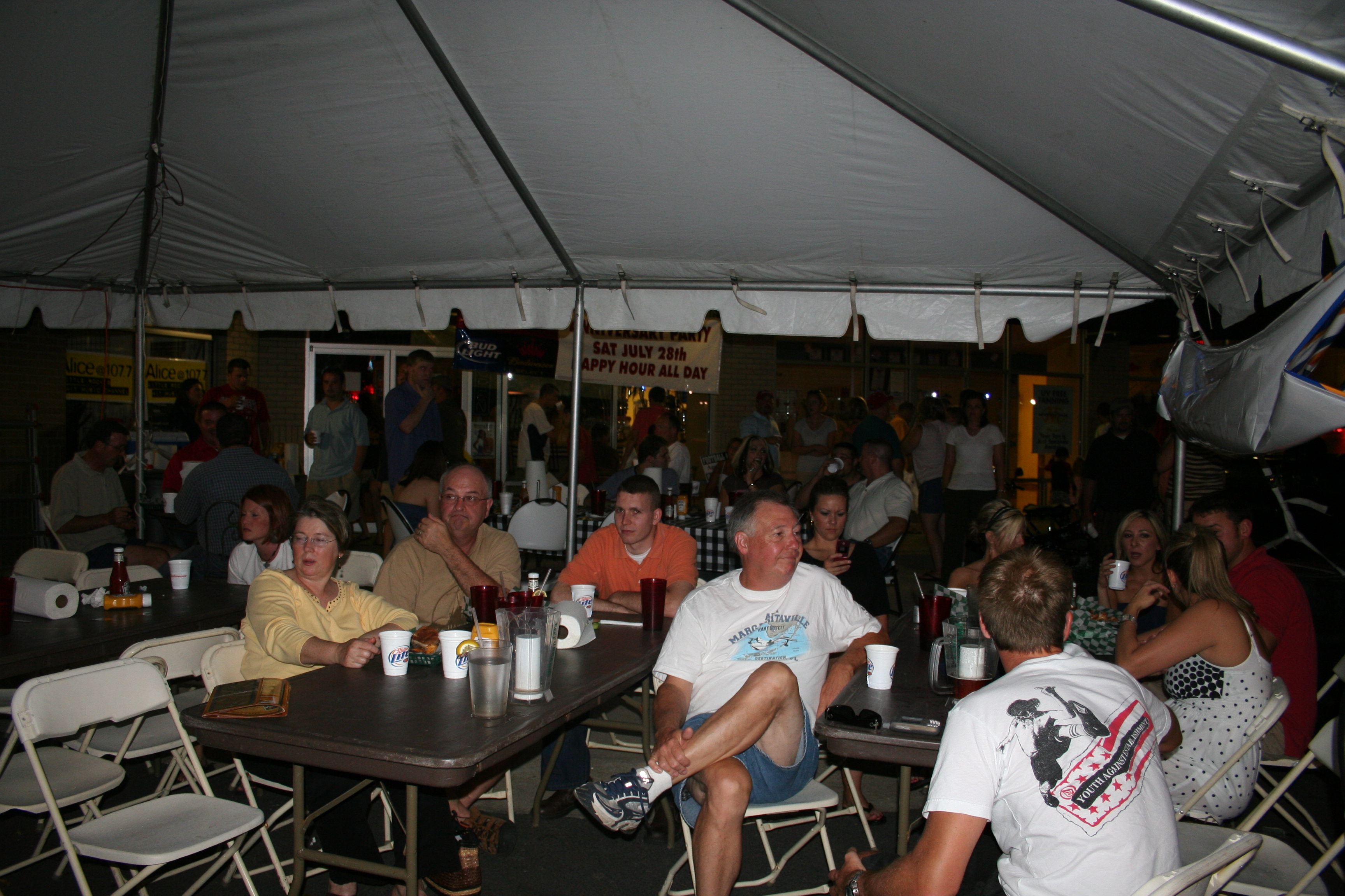 Beef O' Brady's hosts a huge crowd for their 4th Anniversary Party!