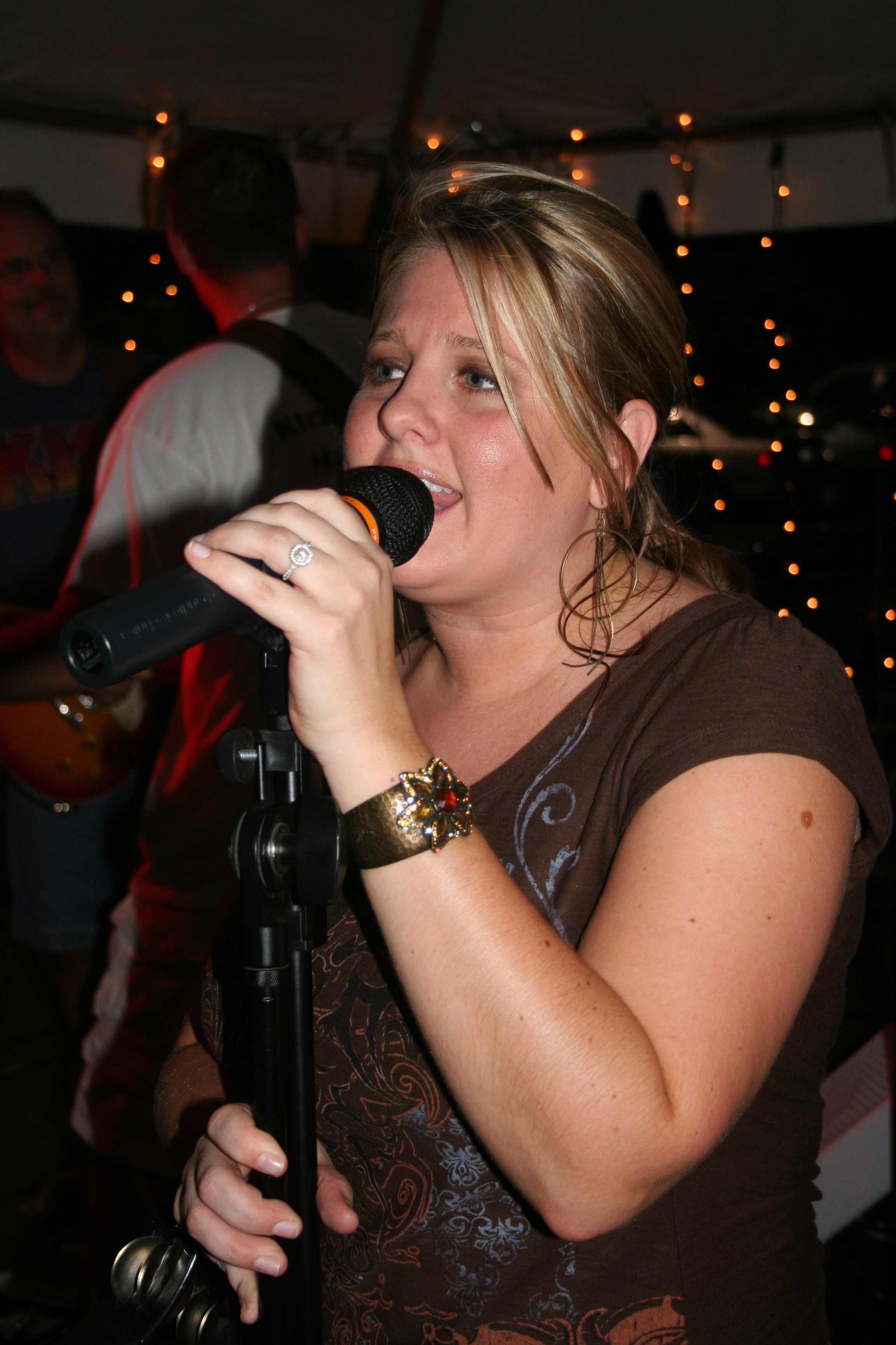 Dana Guillotte sings for "Kickback"