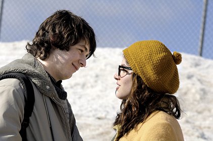 Arthur Parkinson (Michael Angarano) finds a friend in Lila Raybern (Olivia Thirlby) at his new school in Snow Angels.