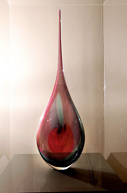 Lino Tagliapietra's Angel Tear is included in The Glass Century portion
of the Arts Center's "Hot Color cool glass" exhibit.