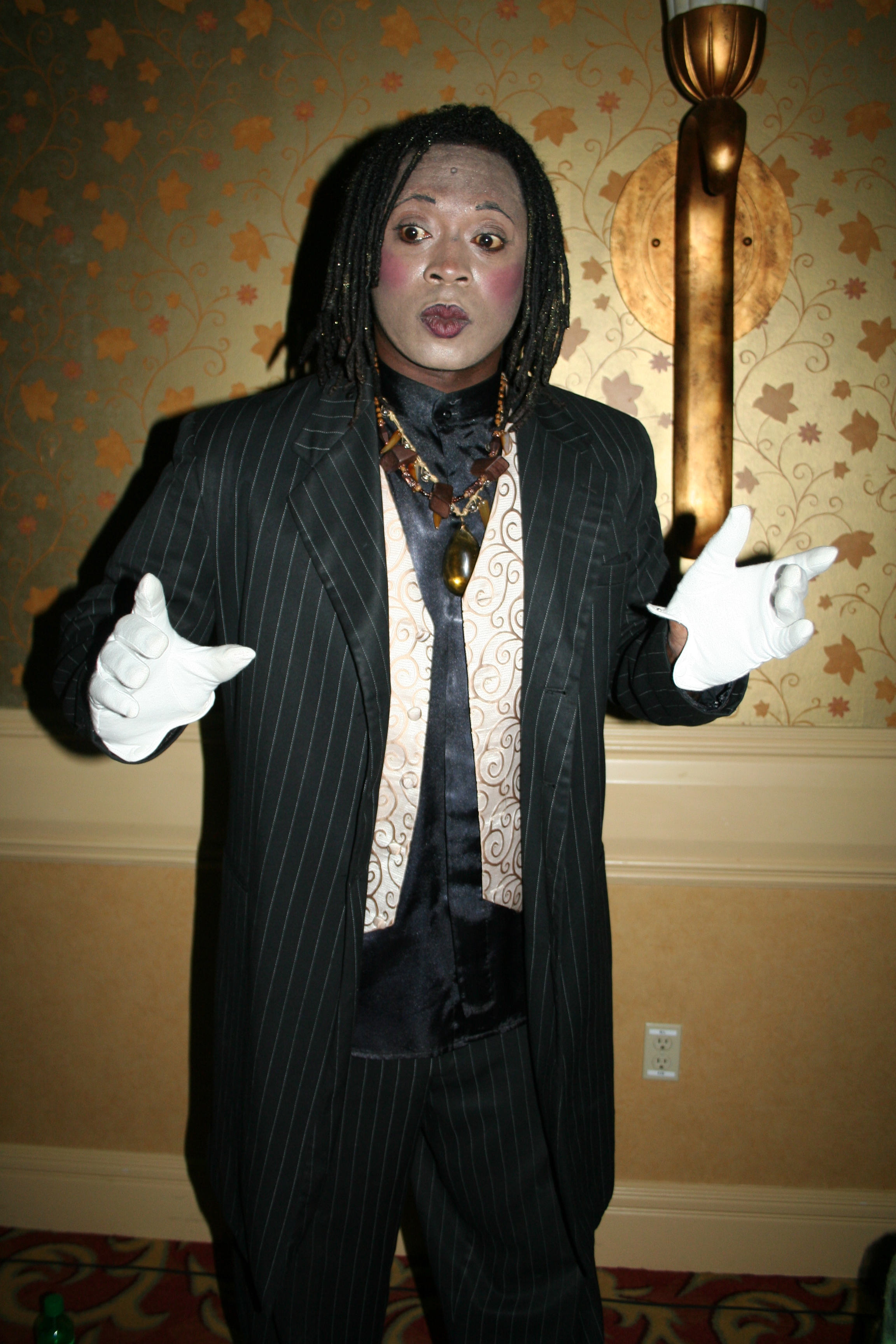 Kee Robinson "Mime for the Time"