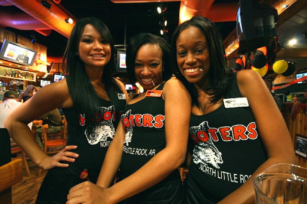Super Bowl at Hooters | The Arkansas Democrat-Gazette - Arkansas