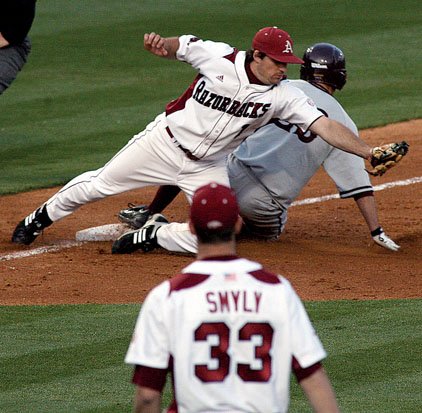 WholeHogSports - Hogs baseball team heads west for early test