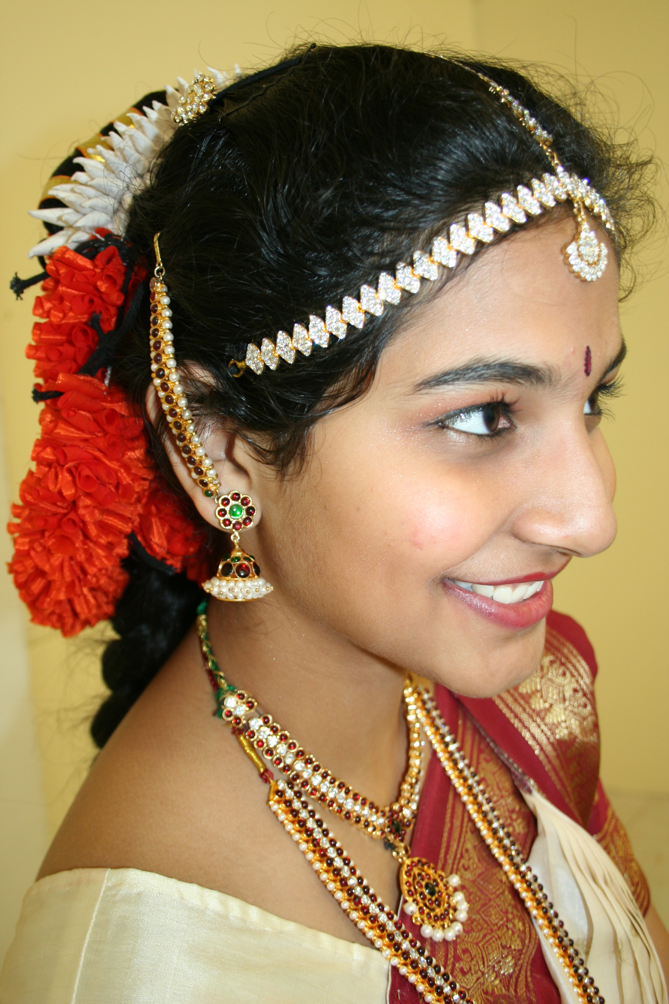 Shiveta Nelluri gets ready for her dance performance.