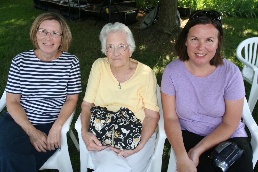 The sundressed and sun-drenched met at Washington Countys Headquarters House for the 39th year for the ice cream social.