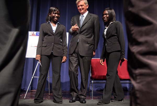 Dolapo Odeniyi, and her twin sister, Bukola Odeniyi, Advanced Placement students at Little Rock's Parkview Magnet High School, visit with Gov. Mike Beebe during a news conference Wednesday morning at the school, where he discussed the Arkansas Advanced Initiative for Math and Science.