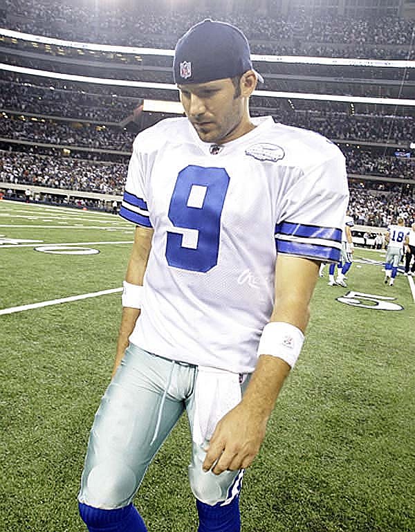 Dallas Cowboys quarterback Tony Romo completed 13 of 29 passes for 127 yards with 3 interceptions, all of which resulted in touchdowns, in a 33-31 loss to the New York Giants in the inaugural game at Cowboys Stadium on Sunday night.