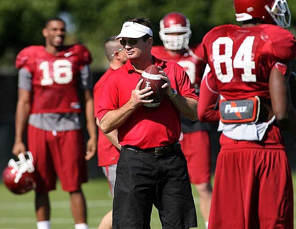 Oklahoma Coach Bob Stoops says it isn't his job to push players into declaring early for the NFL.