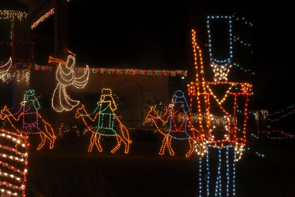 Arkansas Democrat-GazetteKAREN E. SEGRAVE121709Heritage Park Circle in North Little Rock is a bright spot for Christmas lights. For a Style story on neighborhoods with lots of Christmas lights.