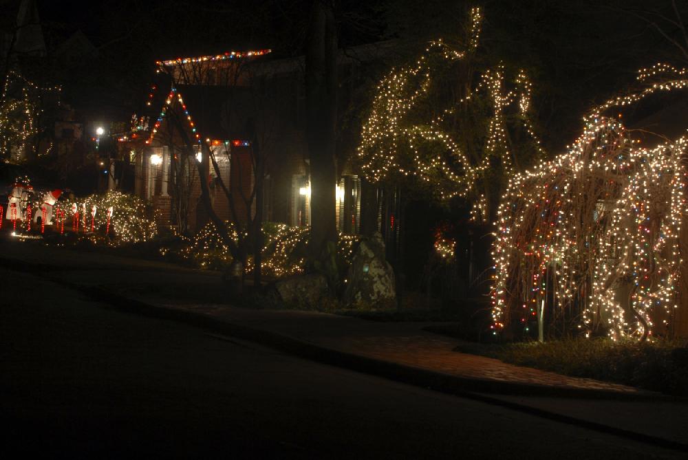 Arkansas Democrat-GazetteKAREN E. SEGRAVE121709For a Style story on neighborhoods with lots of Christmas lights. Sherwood Rd. in Little Rock.