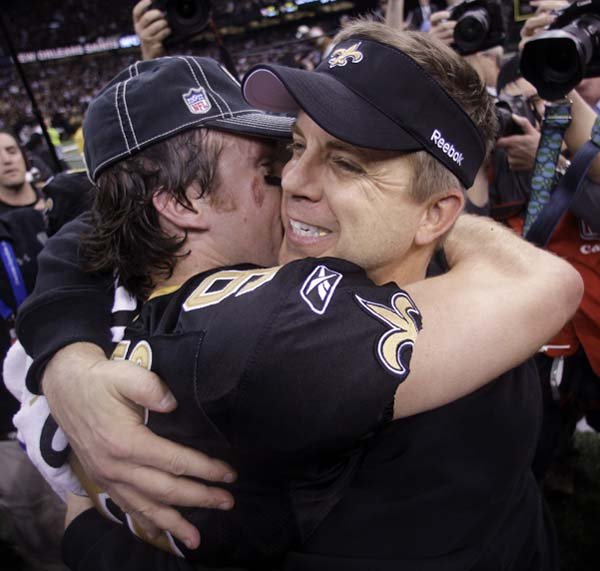 Minnesota Vikings safety Darren Sharper (42) celebrates with