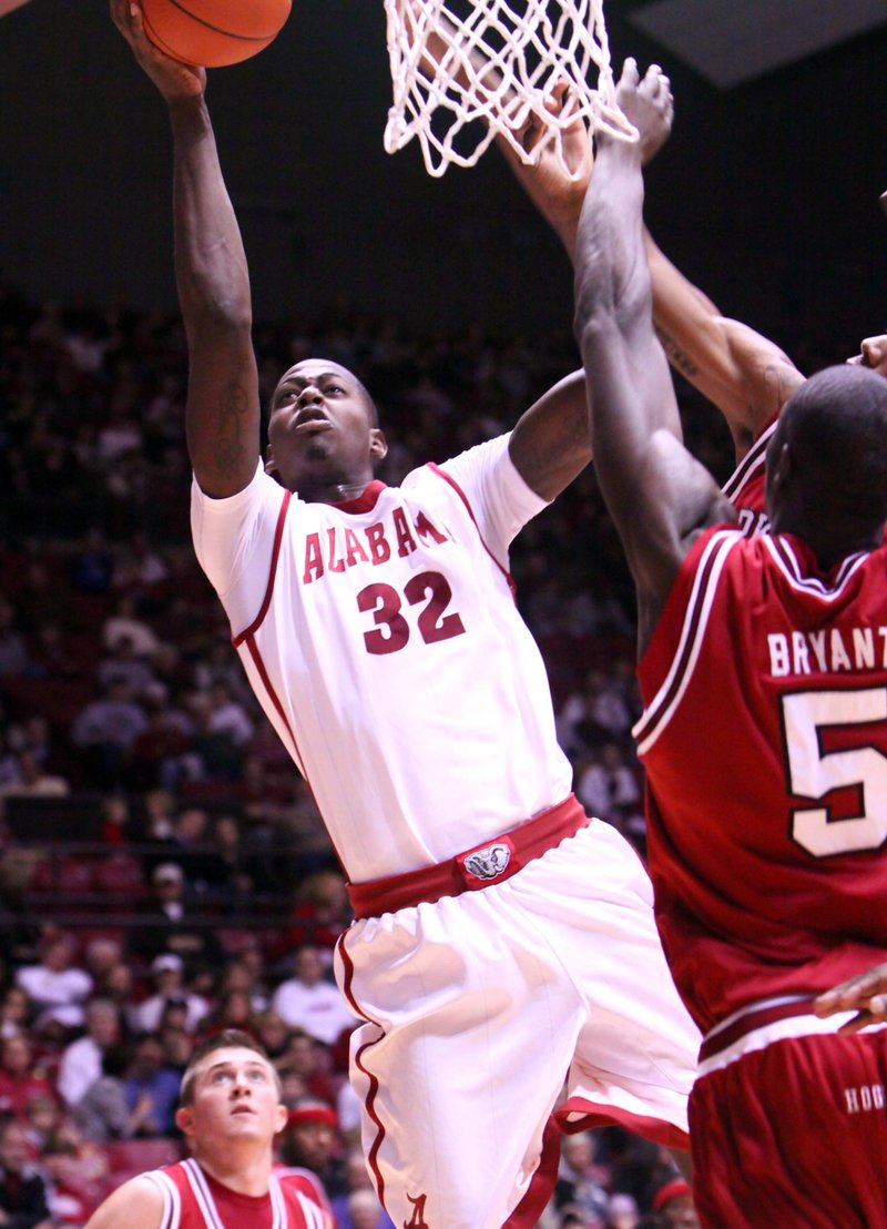 Alabama’s JaMychal Green shoots over Arkansas’ Glenn Bryant during Saturday’s game in Tuscaloosa, Ala. Green had 22 points and nine rebounds in the Crimson Tide’s victory.