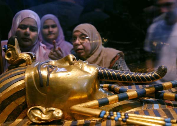 CT scans, DNA reveal life, death of King Tut