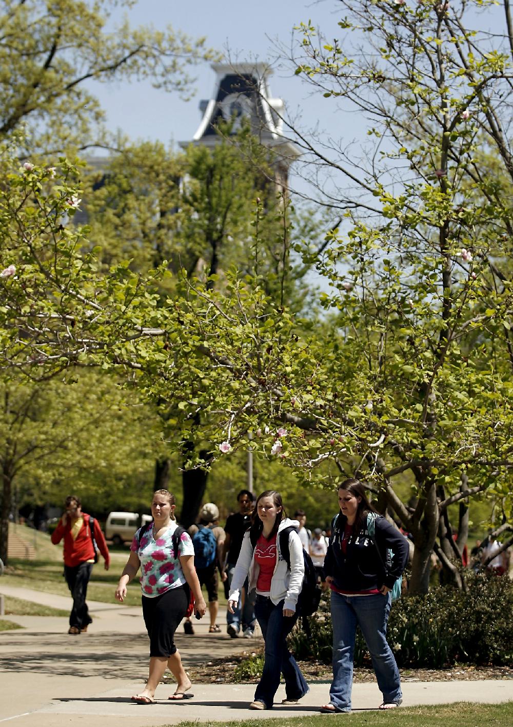 Arkansas Democrat-GazetteJASON IVESTER --041210--University of Arkansas students walk across the Fayetteville campus to class Monday.