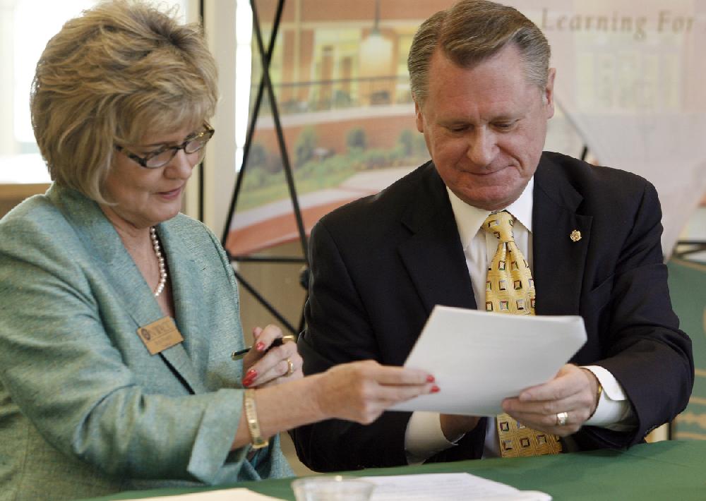 Arkansas Democrat-GazetteBOB COLEMAN--41210--President Becky Paneitz, Northwest Arkansas Community College (left) and Chancellor G.David Gearhart, University of Arkansas at Fayetteville, look over a business transfer degree agreement after signing it Monday morning at NWACC. Students at NWACC will now be able to transfer into the Sam M. Walton College of Business into the computer information systems program