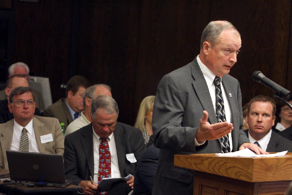 Arkansas Democrat-GazetteRICK MCFARLAND--041210-- Bill Goff, assistant commissioner for finance, state Department of Education, speaks before the state Board of Education in Little Rock Monday.