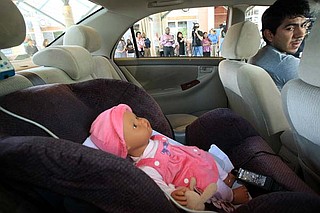 can cops smoke cigarettes in their car Don't smoke while little ones in car, police urge | The Arkansas  Democrat-Gazette