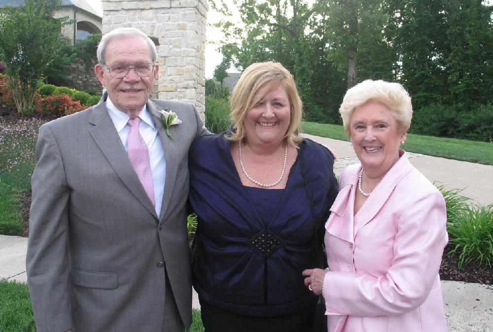 Arkansas Democrat-GazetteERIN CAIN
priest wed 4
Mother of the bridegroom Julie Priest (center) with the bridegrooms grandparents, Tom and Carolyn Morris
51510