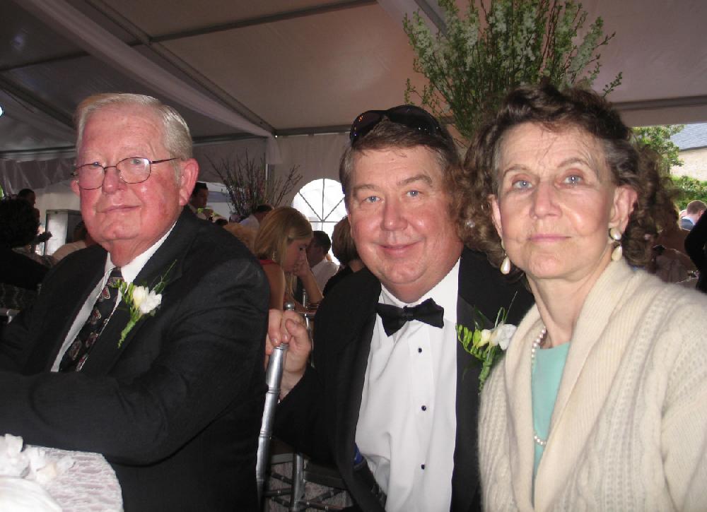 Arkansas Democrat-GazetteERIN CAIN
priest wed 6
Father of the bridegroom Chuck Priest (center)with grandparents of the bridegroom, Charles and Pauline Priest
51510