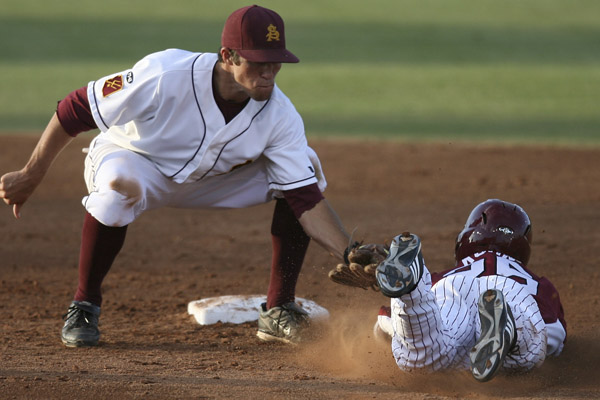 Wholehogsports Ncaa Super Regionals Devil Of A Time 