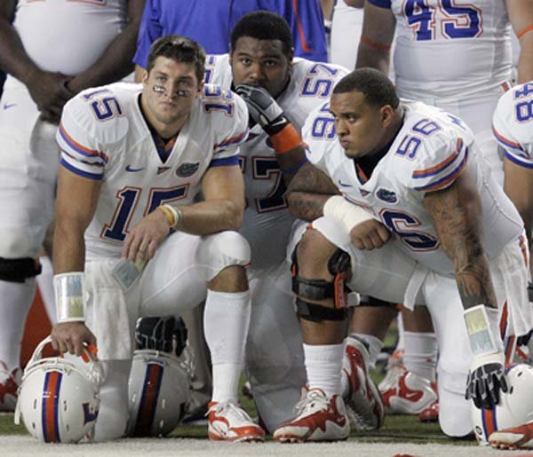  Florida and the NCAA are investigating an allegation that former Gators center Maurkice Pouncey (56), who was selected 18th overall in this year’s NFL Draft, received $100,000 from a representative of a sports agent before last season ended, ESPN. com reported Monday.