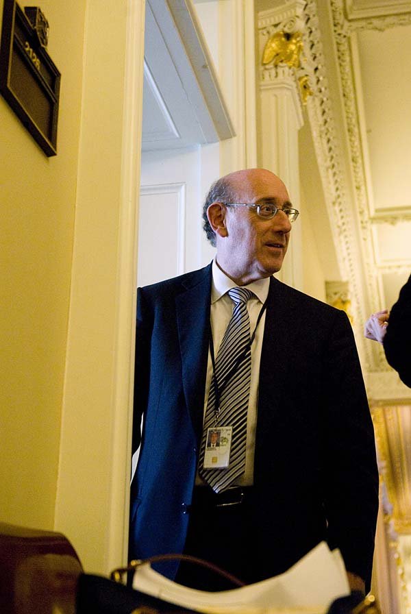 Kenneth Feinberg, the Obama administration’s pay czar, said Friday in Washington that executives’ compensation by 17 banks was “ill-advised” but not “contrary to the public interest.”