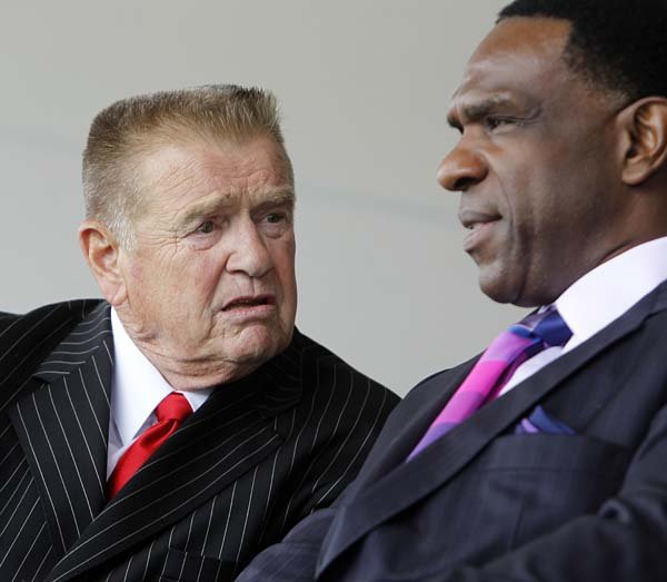 Former St. Louis Cardinals Manager Whitey Herzog and former Chicago Cubs and Montreal Expos outfielder Andre Dawson talk before Sunday’s induction ceremony in Cooperstown, N.Y.