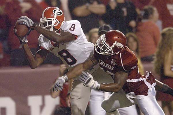 Georgia’s All-SEC wide receiver A.J. Green (8), scoring against Arkansas in a 52-41 victory over the Razorbacks last season, likes what he sees in redshirt freshman Aaron Murray, the Bulldogs’ starting quarterback.