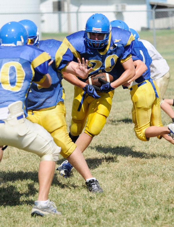  Decatur's Kyler Murray breaks through the defense during the Aug. 10 practice.