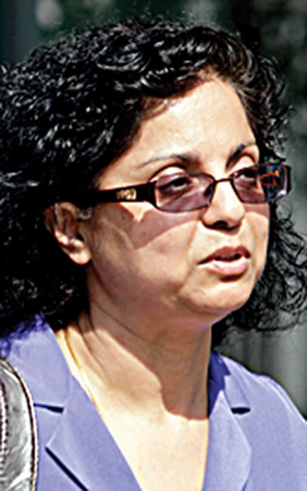  Sangeeta "Sue" Mann, walks to the Federal Courthouse in Little Rock, Ark., before a jury Monday.